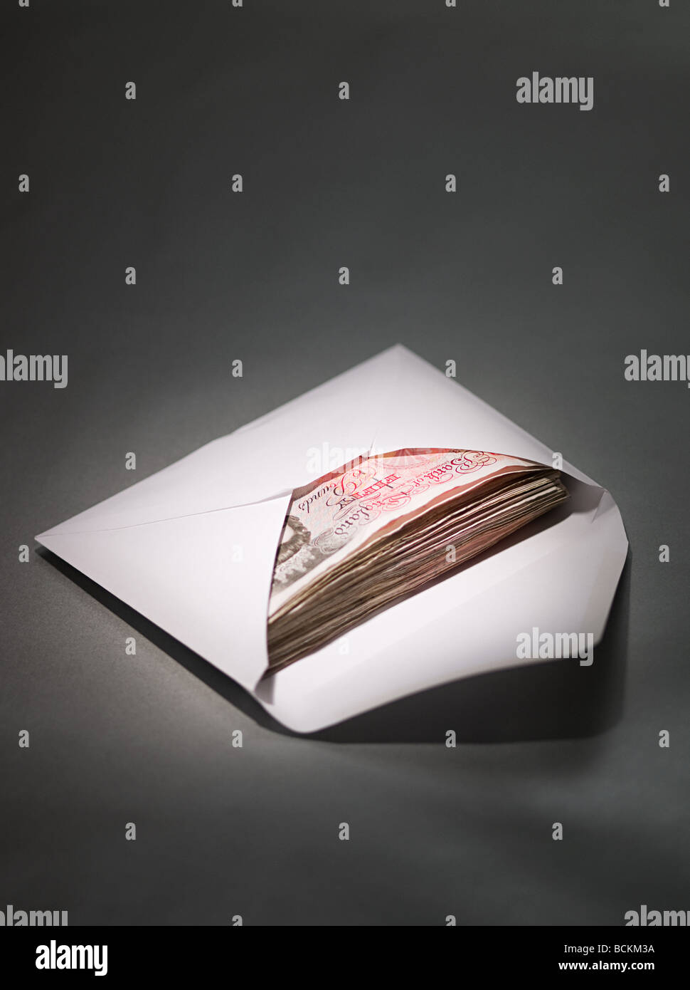 Cinquanta pound note in una busta Foto Stock