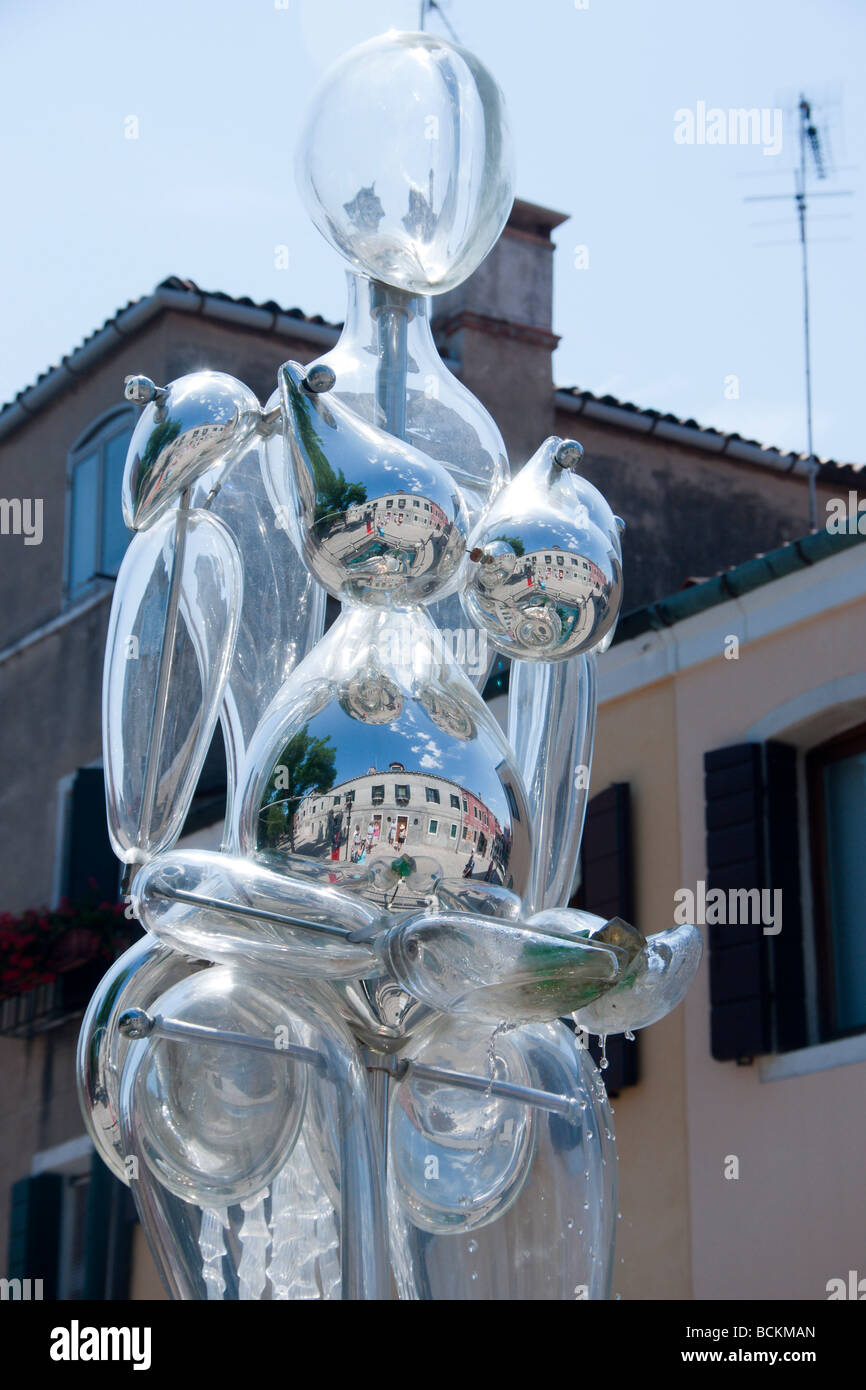 Venezia Isola di Murano sculture in vetro in forma di una donna da parte di  Denise Gemin di Studia Formia Foto stock - Alamy