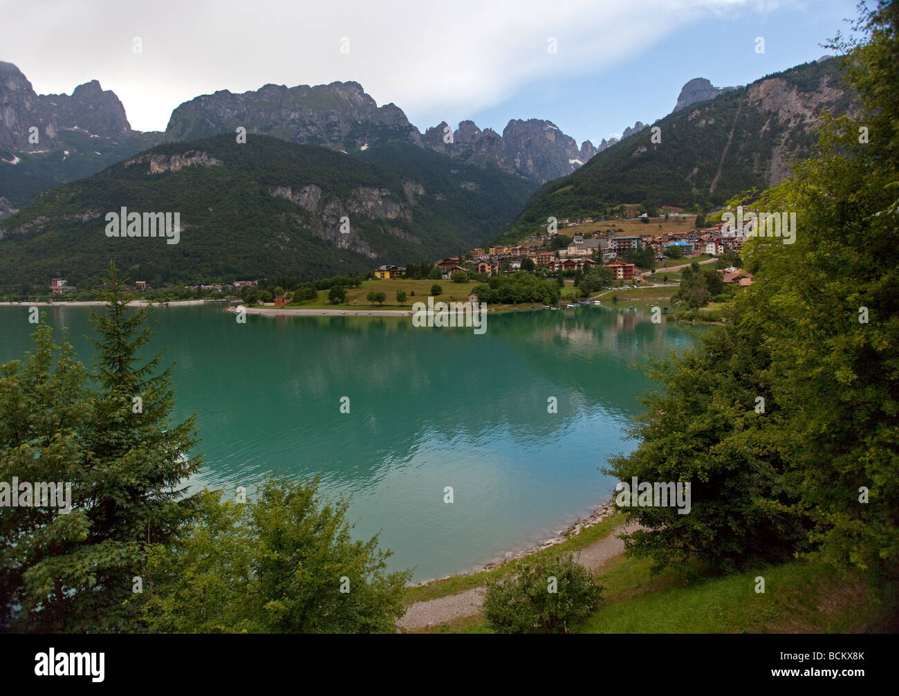 Massiccio del Brenta e il lago di Molveno, Dolomiti, Italia Foto Stock