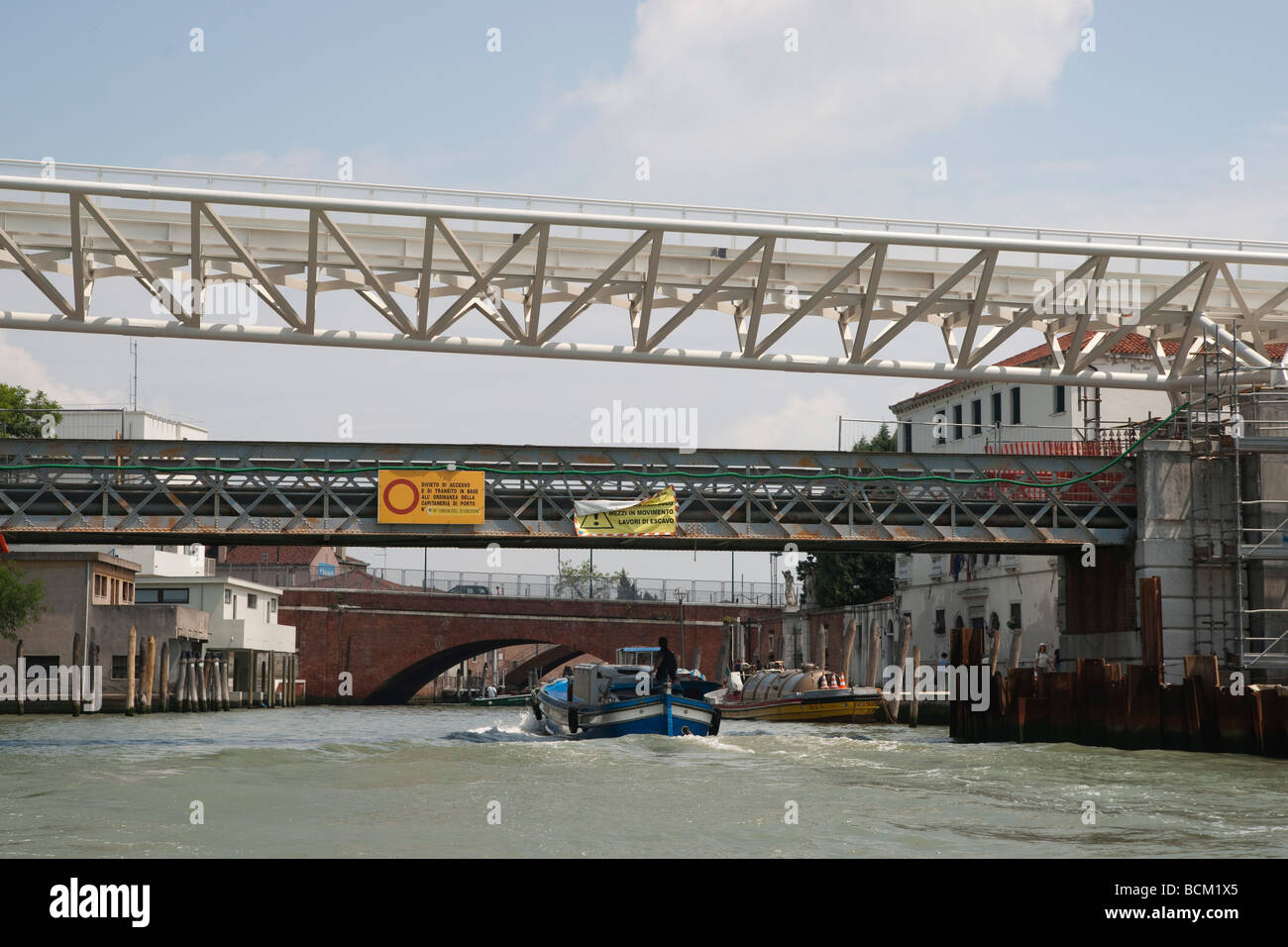 Venezia ponti di utilità per il potere e servizi Foto Stock
