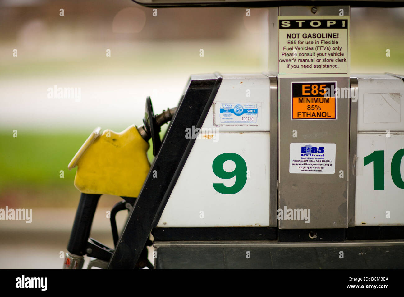 E 85 Etanolo pompa di carburante in una stazione di gas Foto Stock