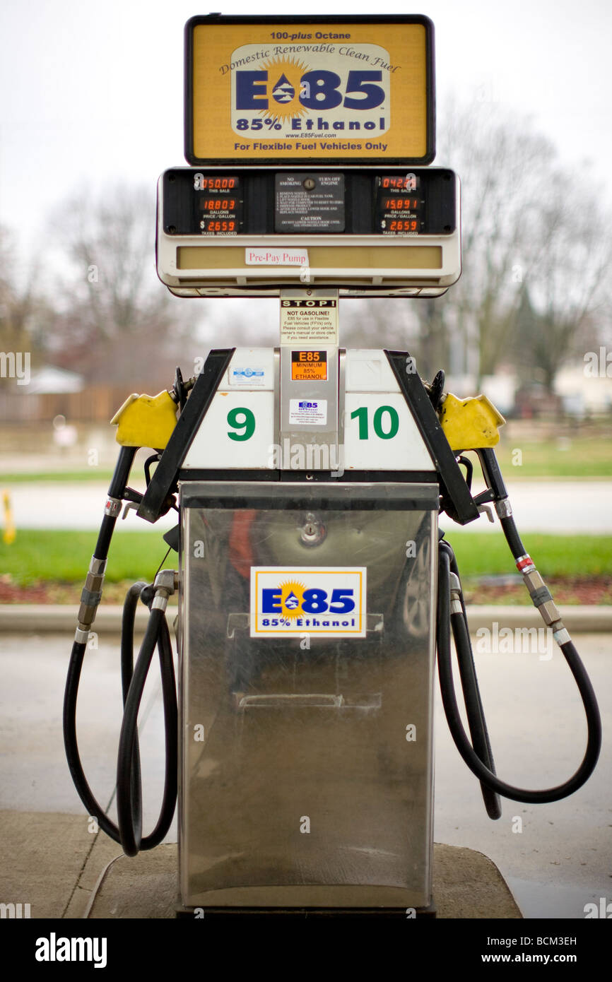 E 85 Etanolo pompa di carburante in una stazione di gas Foto Stock