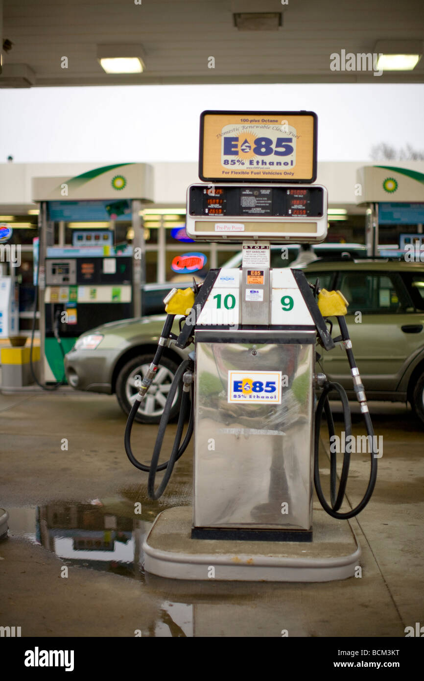 E 85 Etanolo pompa di carburante in una stazione di gas Foto Stock