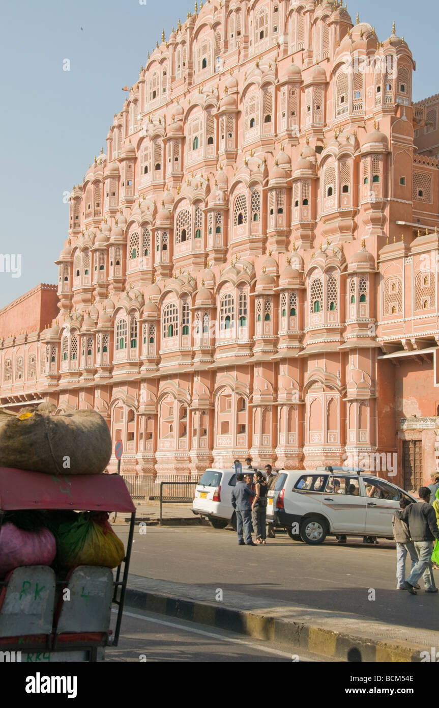 Hawal Mahal,'palazzo dei venti', facciata di pietra arenaria, Harem, onorevoli domestico, Zenana, Jaipur, Rajasthan, India Foto Stock
