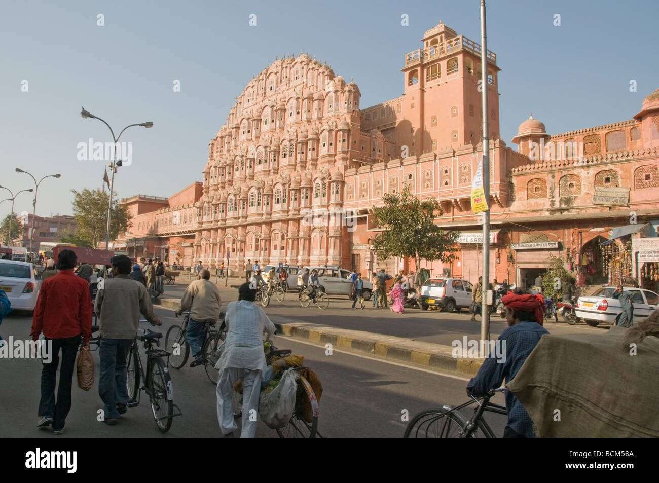 Hawal Mahal,'palazzo dei venti', facciata di pietra arenaria, Harem, onorevoli domestico, Zenana, Jaipur, Rajasthan, India Foto Stock