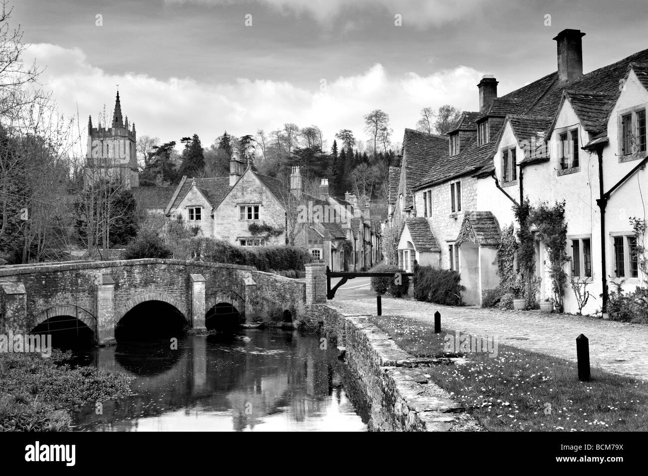 Pittoresco Cotswolds villaggio di Castle Combe Wiltshire, Inghilterra molla Aprile 2009 Foto Stock