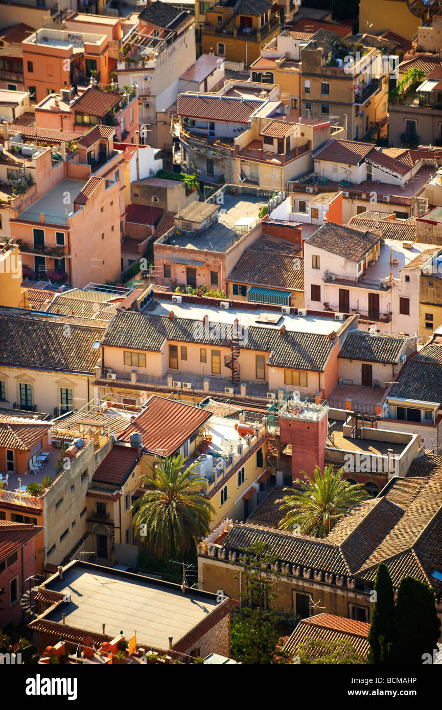 Roof top Arial vista di Taormina in Sicilia, Italia Foto Stock