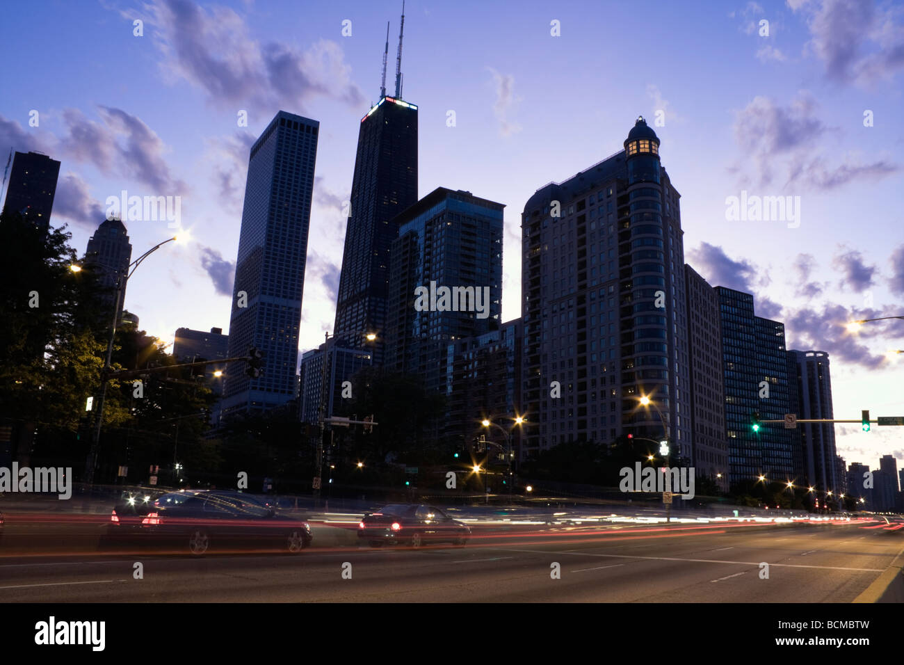 Il traffico su Lake Shore Drive in Chicago IL Foto Stock
