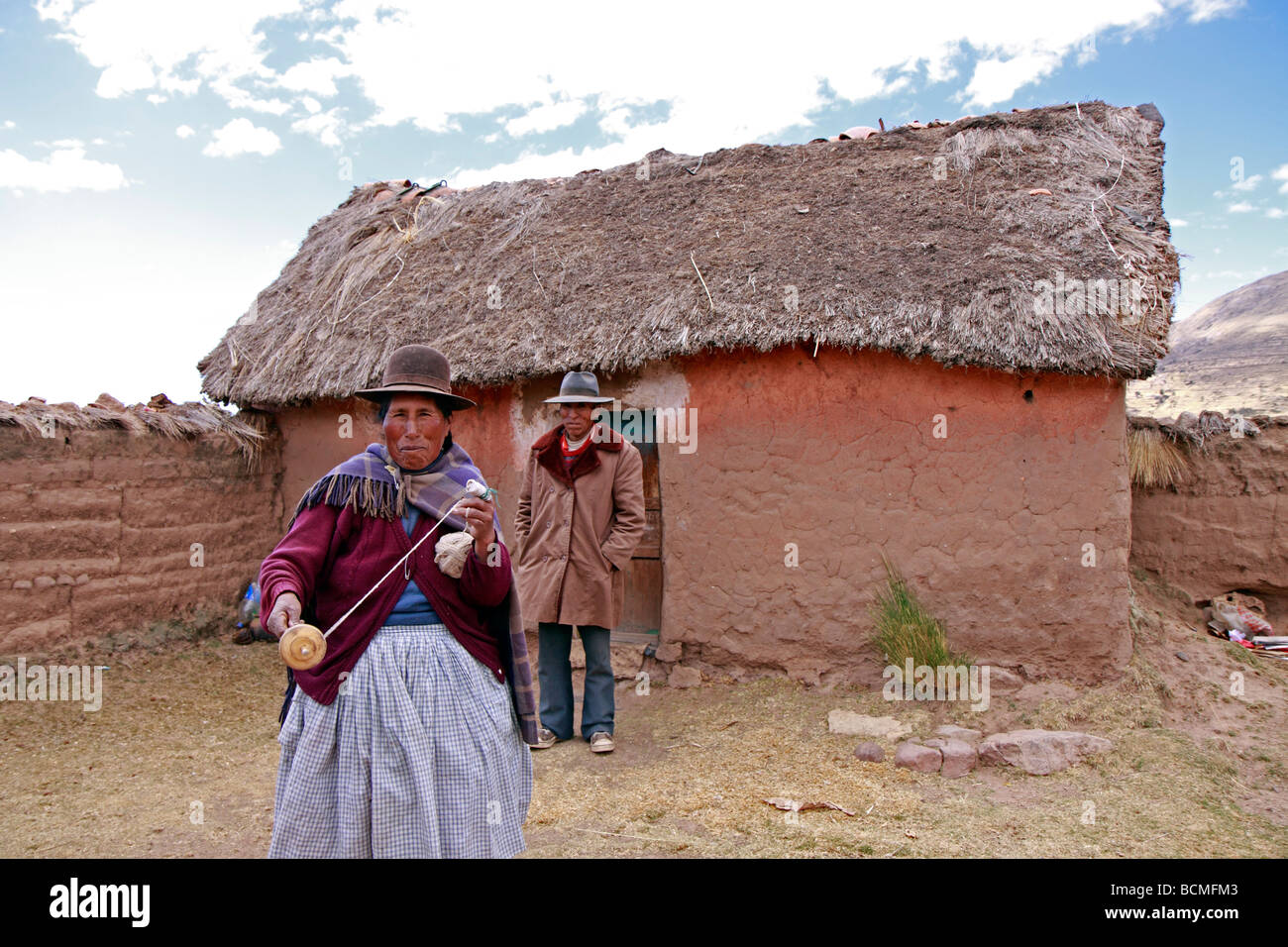 La gente in una fattoria vicino a Juli, Puno, Perù Foto Stock