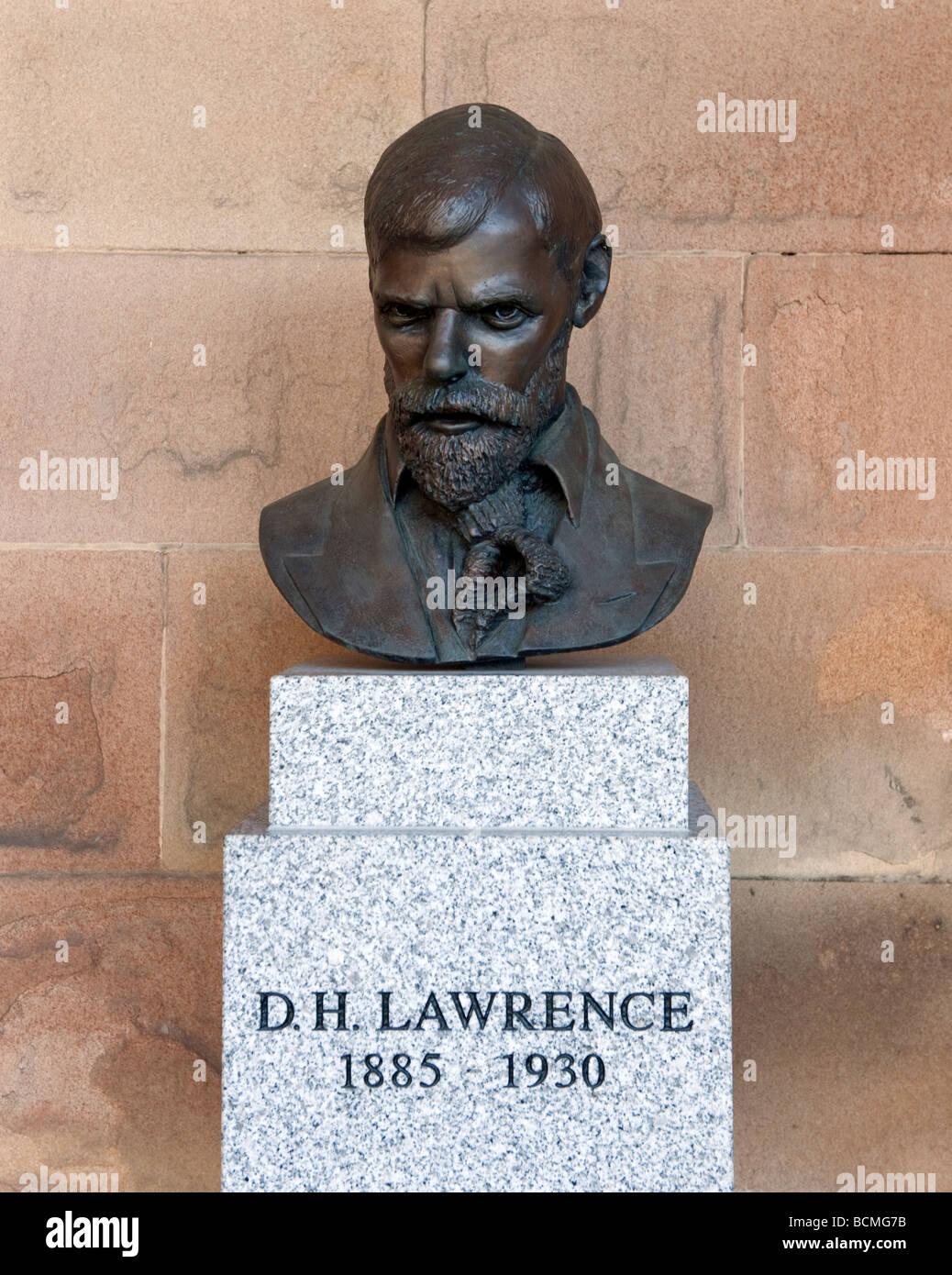 Busto di D H Lawrence all'interno dei motivi di Nottingham Castle Museum Foto Stock