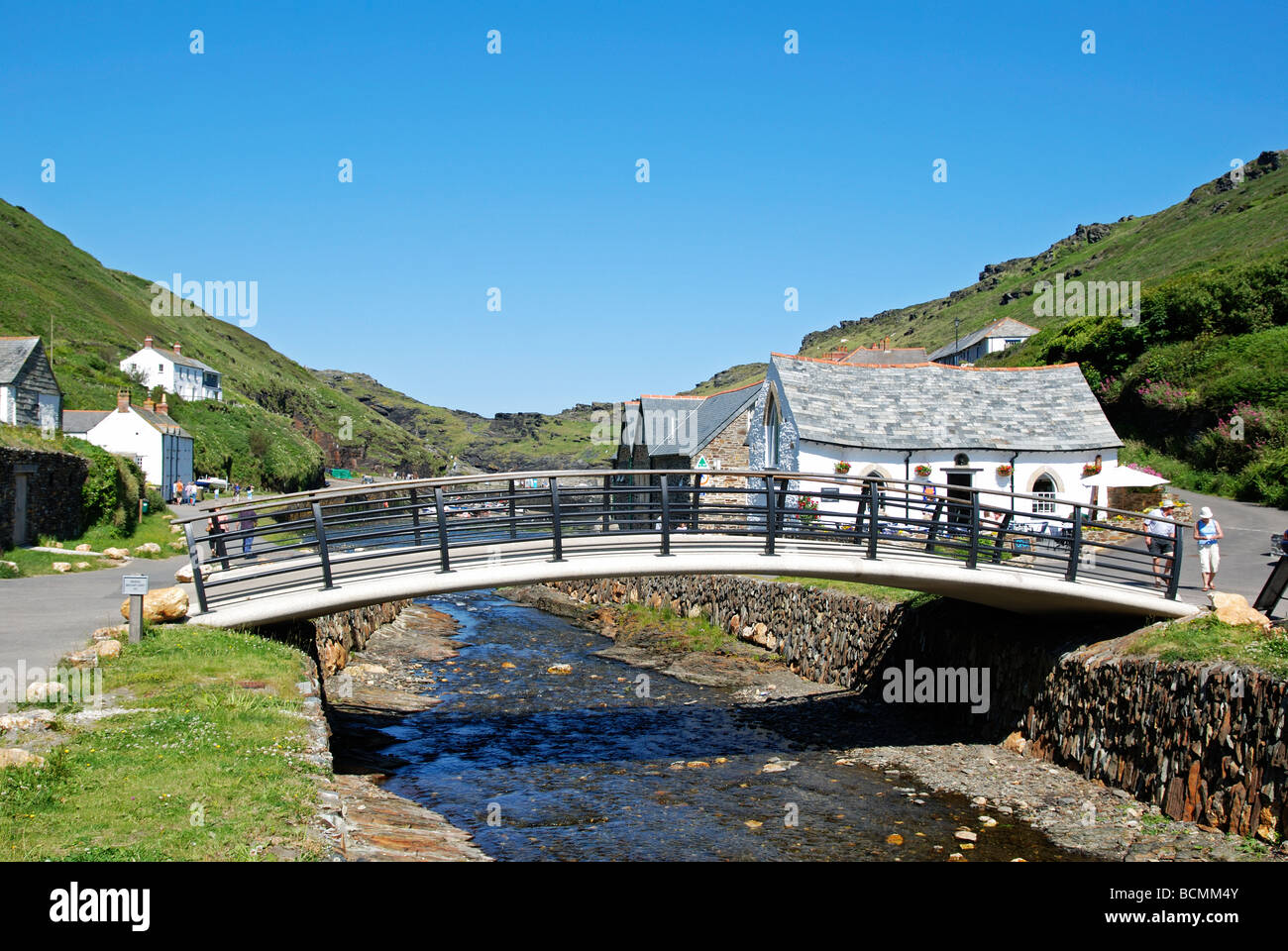 Il nuovo ponte sul fiume valenza a boscastle in cornwall, Regno Unito Foto Stock