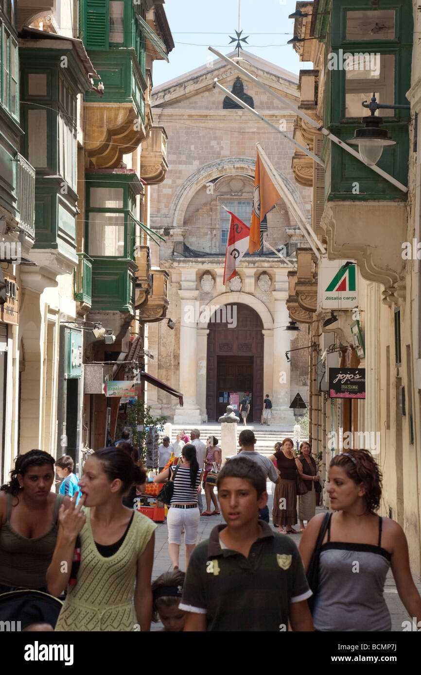 Strada Valletta, che porta alla cattedrale di San Giovanni la Valletta Malta, Europa Foto Stock