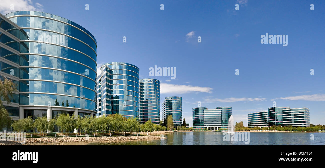 Oracle Corporation Headquarters, noto come 'Emerald City' a Redwood Shores, California. Si tratta di una immagine ad alta risoluzione. Foto Stock