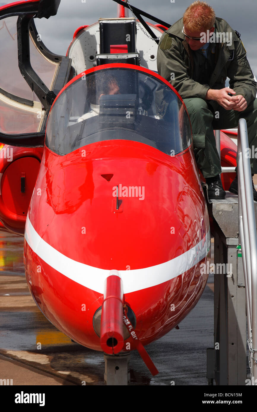 "Frecce rosse' Hawk aeromobili e pilota al "air show", [RAF Fairford], Gloucestershire, England, Regno Unito Foto Stock