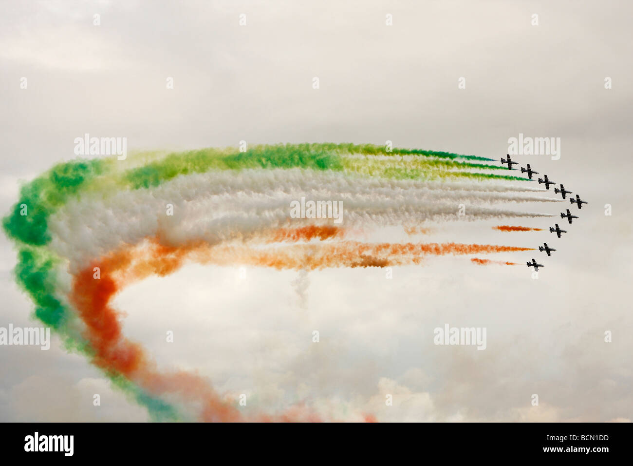 "Frecce Tricolori" [Italiano Air Force] Aerobatic Team per i voli in formazione di fumo finale, [RAF Fairford], Gloucestershire, Regno Unito Foto Stock