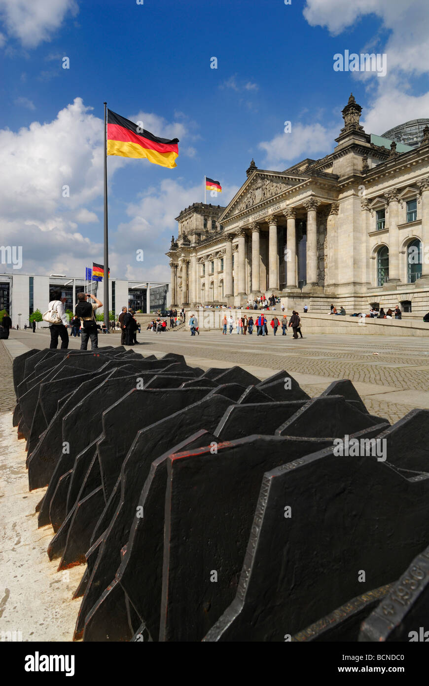 Berlino Germania il Reichstag Memoriale al Reichstag 96 membri dei partiti di opposizione assassinati dai nazisti Foto Stock