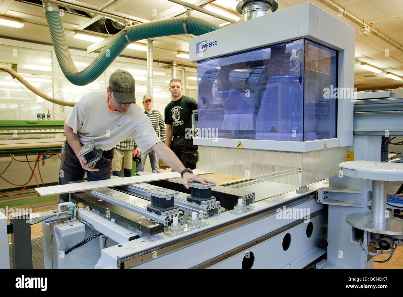 Corsi di formazione per operatori entranti nella scuola per maestri artigiani nella camera di commercio macchina CNC Foto Stock