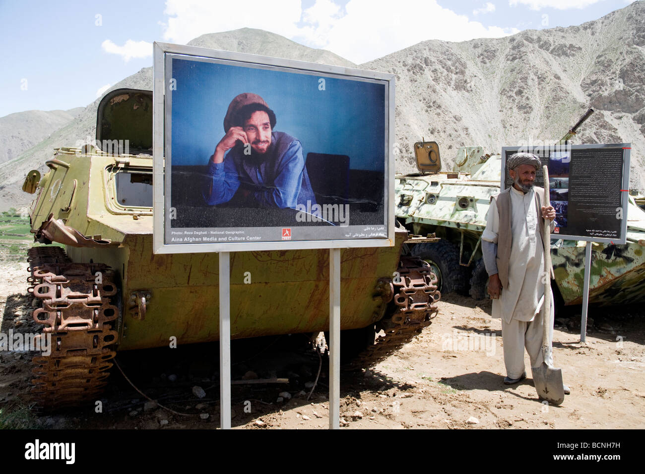 Reza Delghati ha foto di Massoud grazia il sito di Massoud la tomba di Russo, veicoli blindati un record di Massoud la vittoria Foto Stock