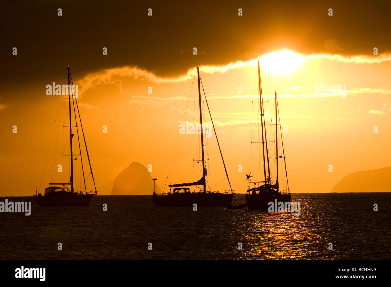 Tramonto su barche a vela in Martinica Foto Stock