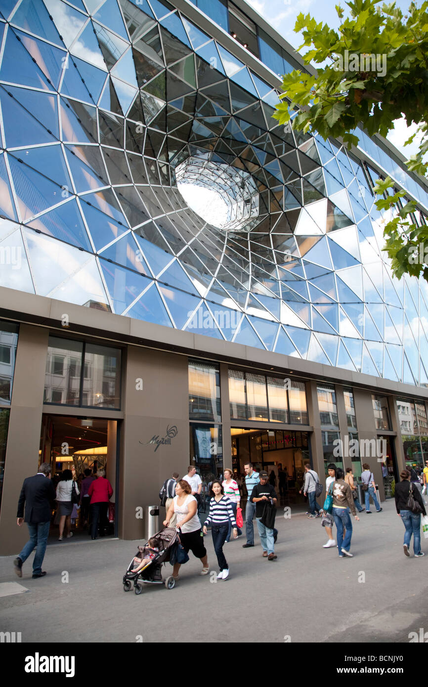 MyZeil shopping mall progettato dall architetto Massimiliano Fuksas e aperto nel febbraio 2009 Francoforte Germania Foto Stock