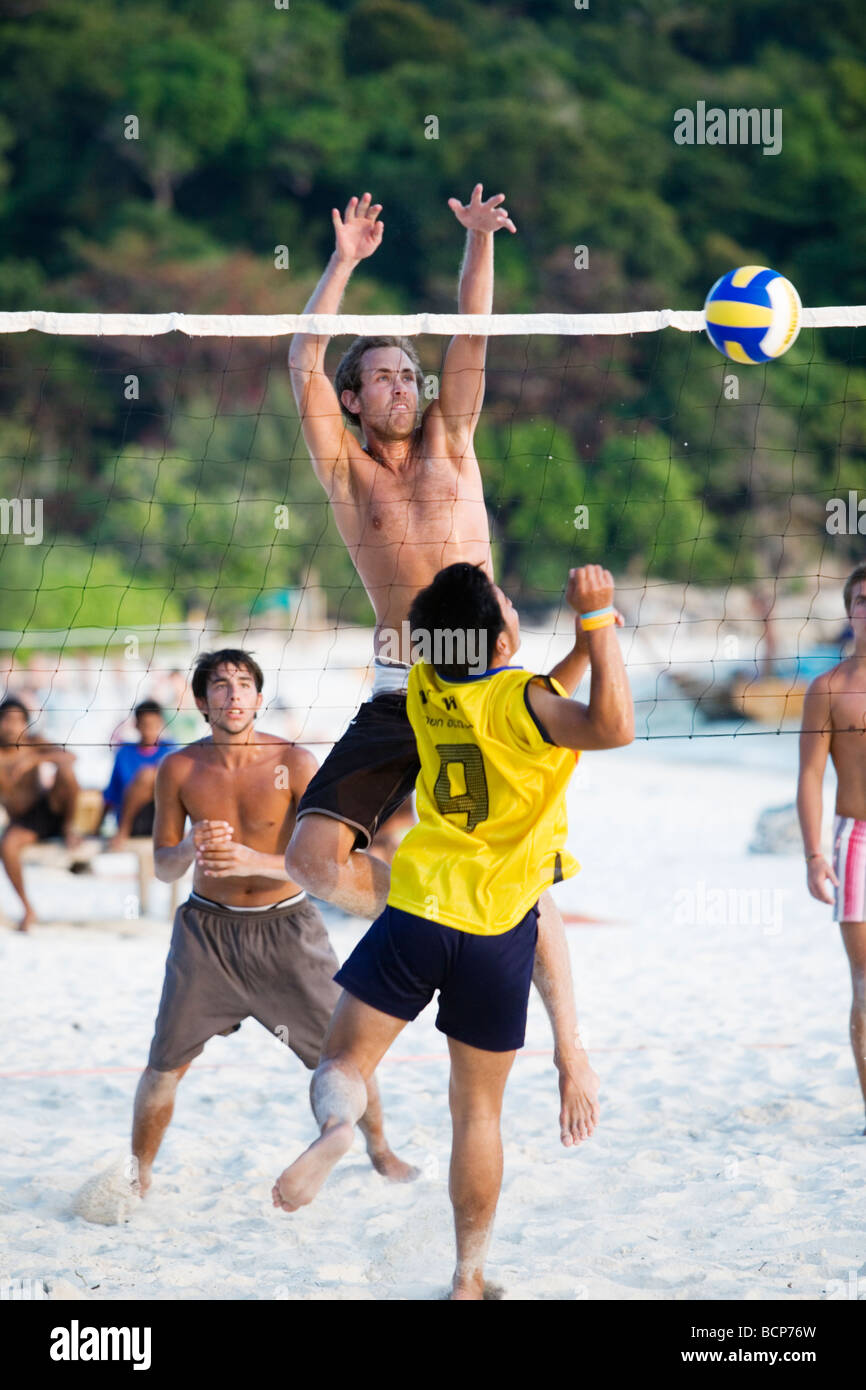 Beach volley in Koh Lipe island, Thailandia. Foto Stock