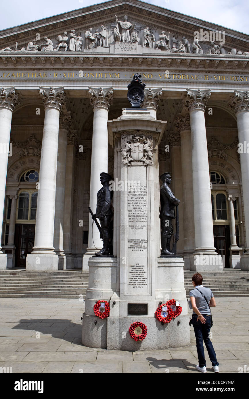 Statua commemorativa al di fuori di Londra Royal Exchange building Foto Stock
