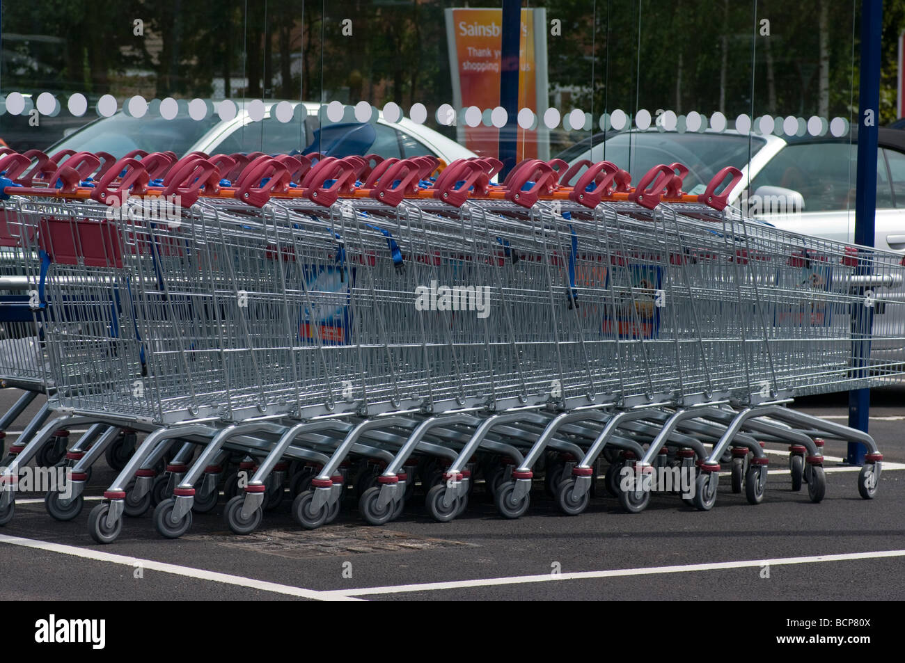 Supermercato Sainsburys carrelli di shopping Foto Stock