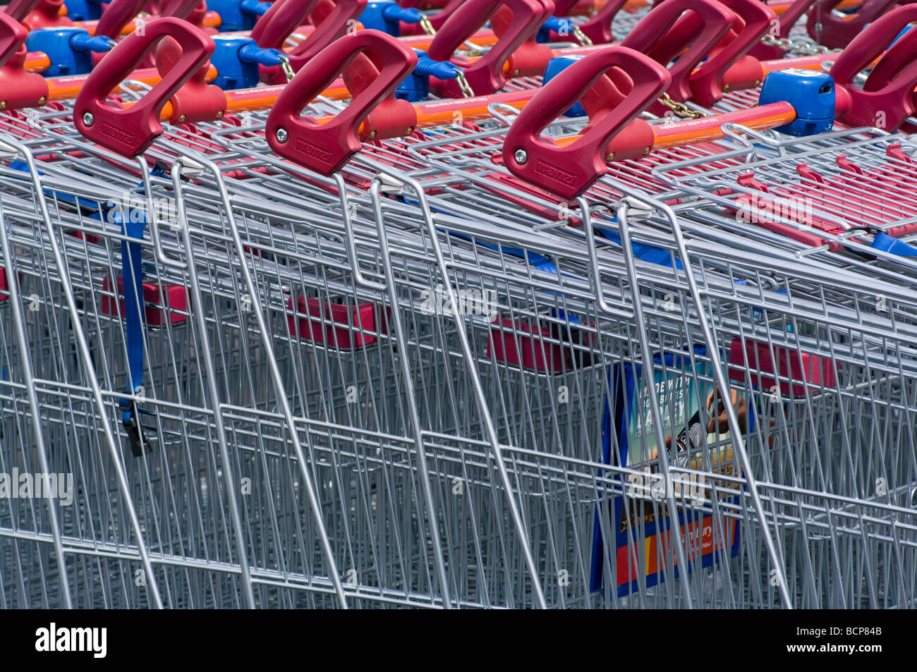 Supermercato carrelli di shopping Foto Stock