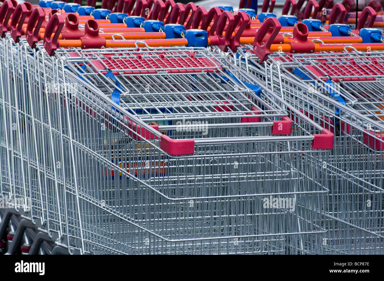 Supermercato carrelli di shopping Foto Stock