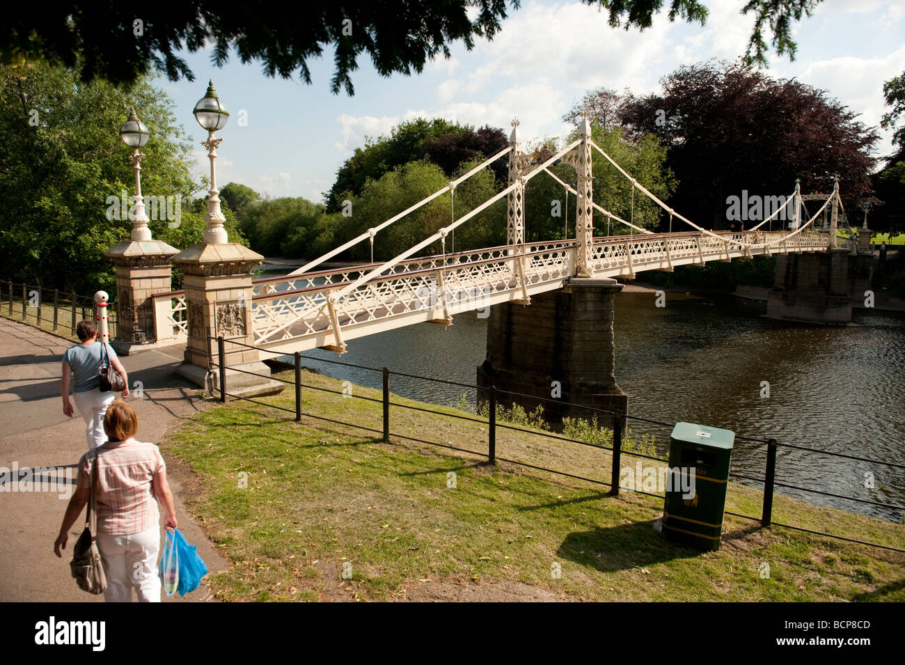 Il Ponte Victoria - Sospensione passerella sul fiume Wye Hereford city Herefordshire England Regno Unito Foto Stock