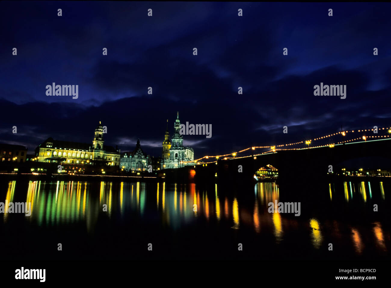 Bruehlsche terrasse und hofkirche dresden sachsen deutschland bruehls terrazza e cattedrale Sassonia Germania Foto Stock