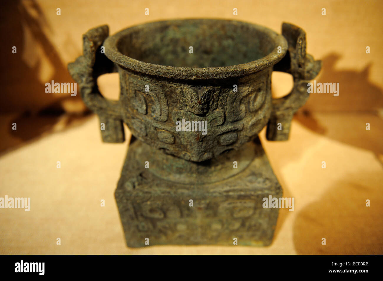 In bronzo vaso cerimoniale scolpiti con record storico di Imperatore Wu della parte ovest della dinastia Zhou ha conquistato l'imperatore Zhou di Shang Foto Stock