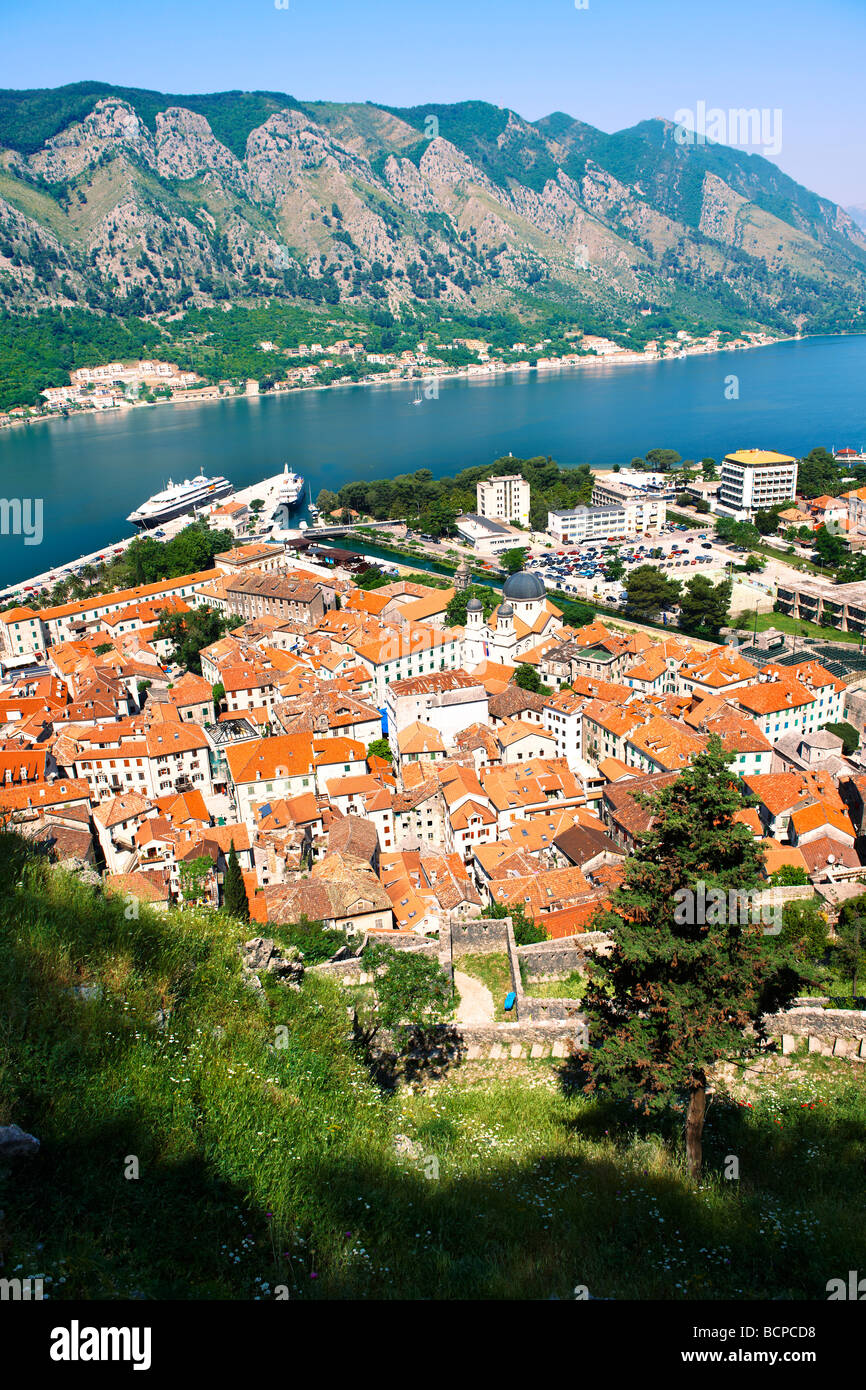 Arial vista dei tetti di Kotor Montenegro - Kotor Bay Foto Stock