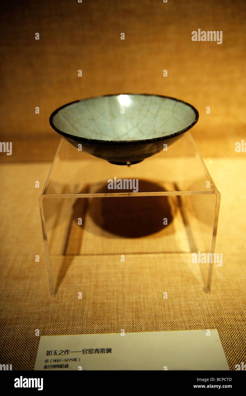 La luce verde di porcellana prodotta da Guan forno dalla dinastia Song, Museo di capitale a Pechino, Cina Foto Stock