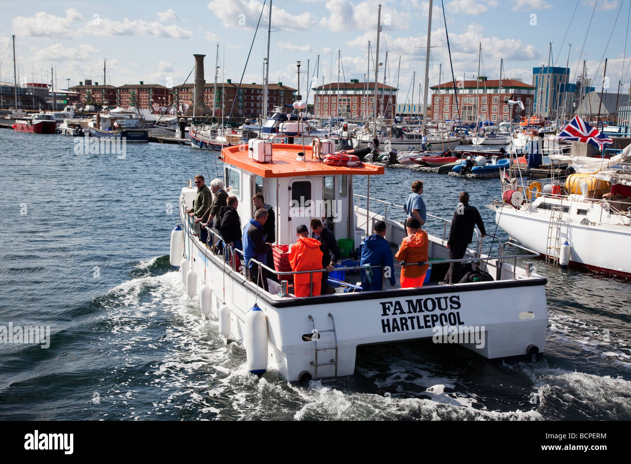 La pesca in mare viaggio tornando a Hartlepool Marina Tees Valley North East England Foto Stock