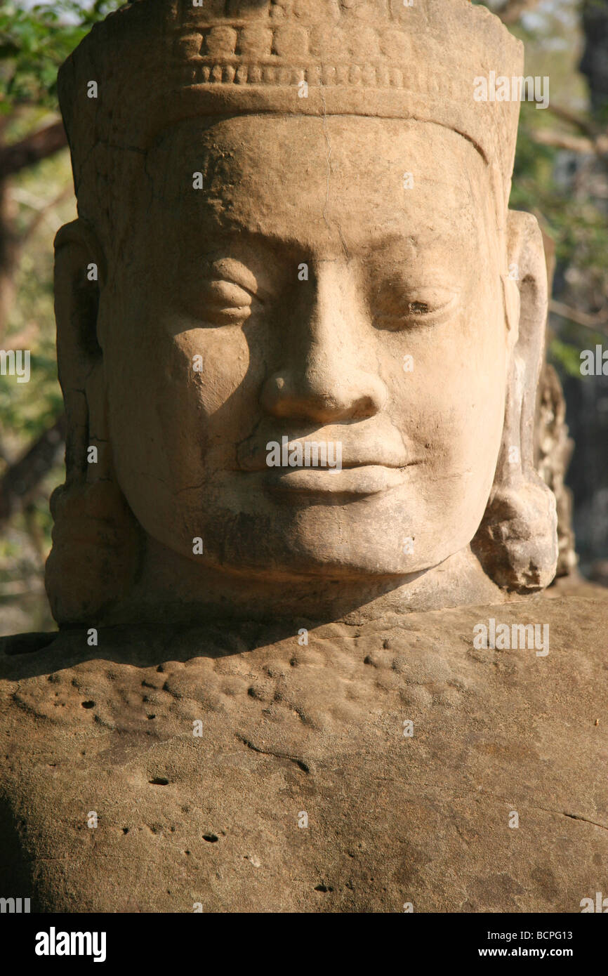 Custode in tempio Bayon, vecchio tempio in Cambogia, nei pressi di Angkor Wat Foto Stock