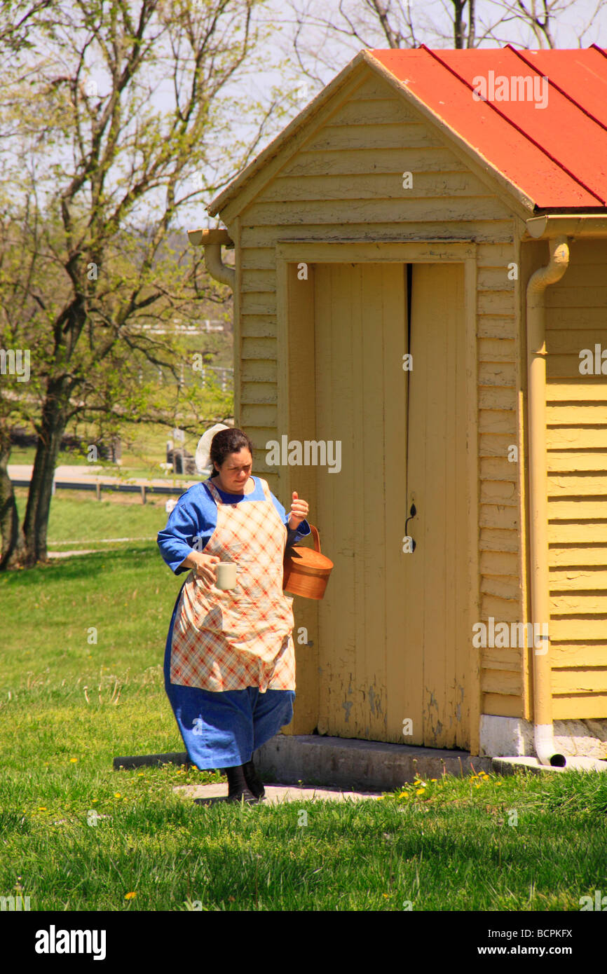 Interprete in costume a Oriente Famiglia sorelle Shop scuotitore al borgo di Colle Ameno Harrodsburg Kentucky Foto Stock