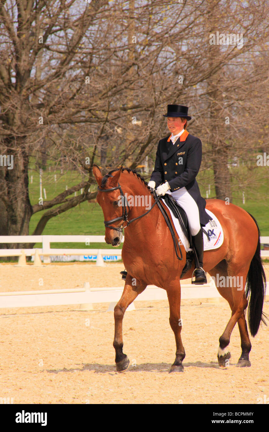 Cavallo e cavaliere durante il dressage Evento Rolex tre giorni della manifestazione il Kentucky Horse Park Lexington Kentucky Foto Stock