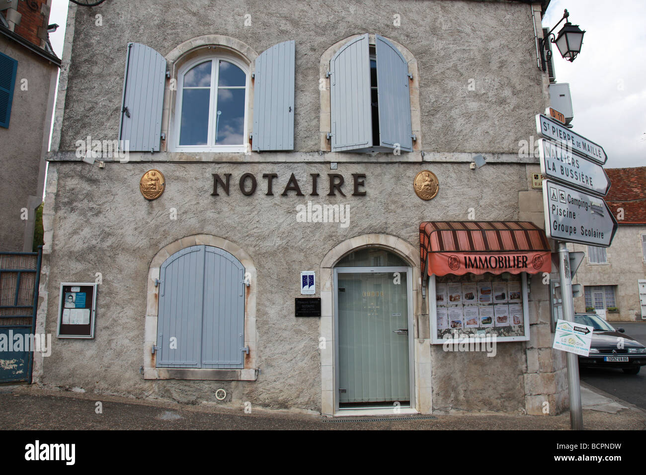 Il Notaire dell'ufficio in Saint-Savin Vienne Poitou Charentes Francia Foto Stock