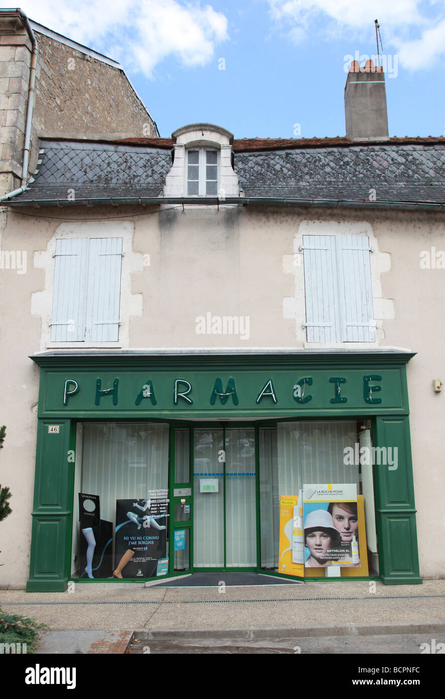 Un Pharmacie in Saint-Savin Francia Foto Stock