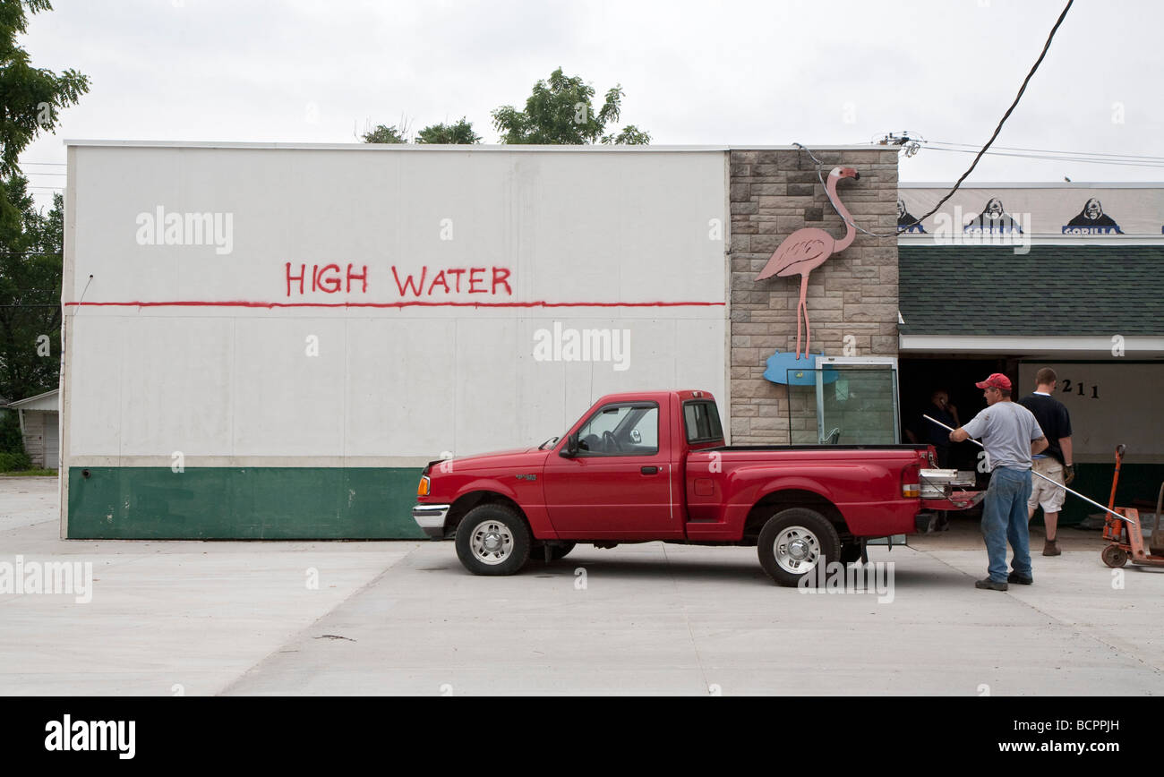 Acqua alta linea mostra il livello di acqua nel Cedar Rapids flood Foto Stock