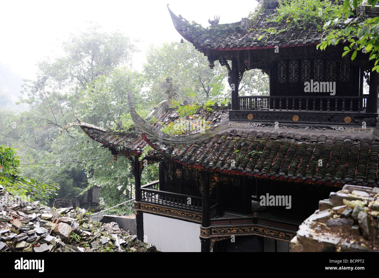 Danneggiato strutture antiche in Dujiangyan siti storici dopo il 12 maggio Wenchuan terremoto nel 2008, Dujiangyan, Sichuan Foto Stock