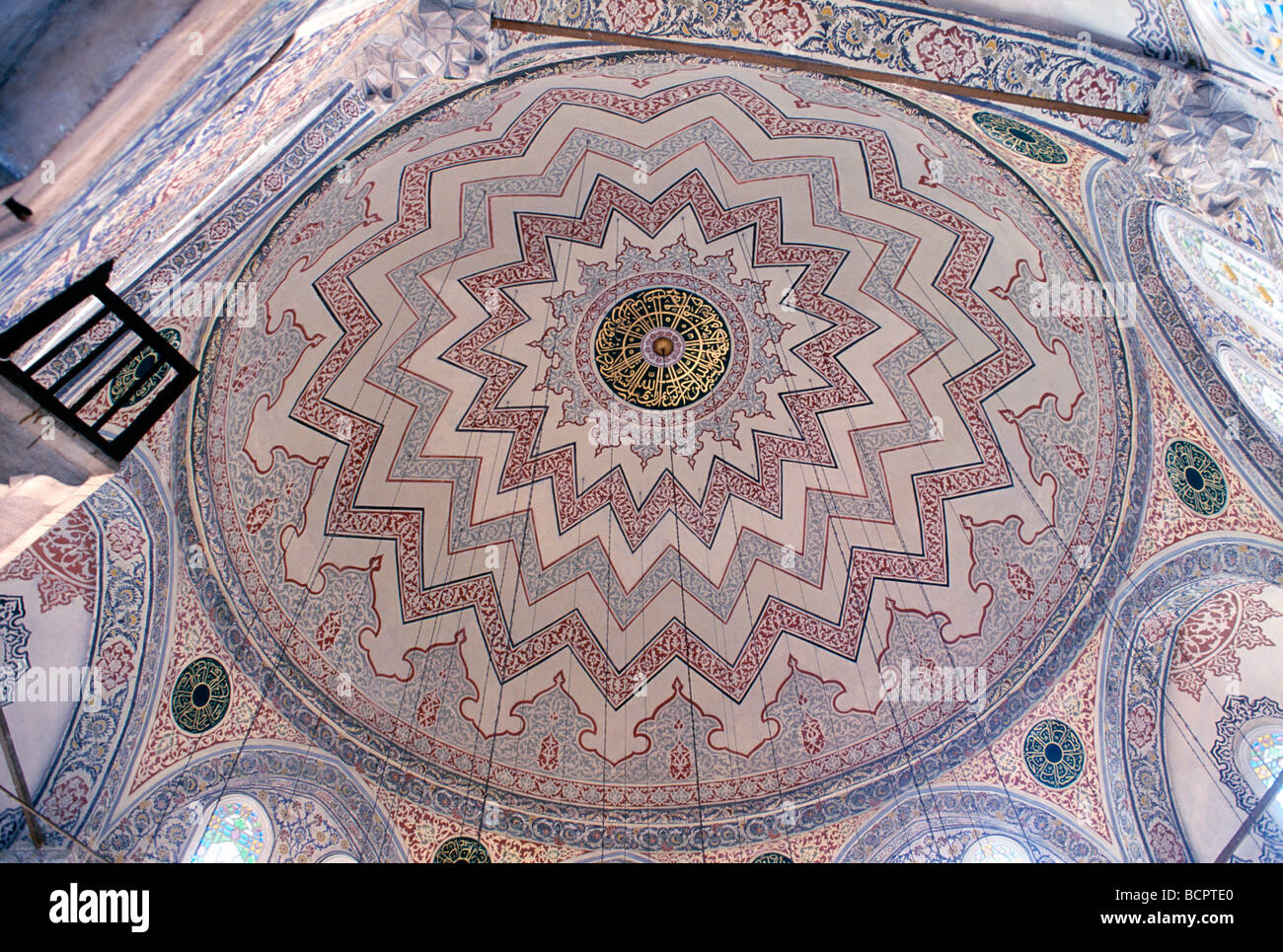 Istanbul Turchia Sehzade Camii (Princes' Moschea) cupola interna Foto Stock