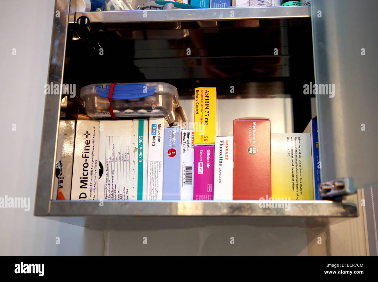 Farmaci in Armadio bagno Foto Stock