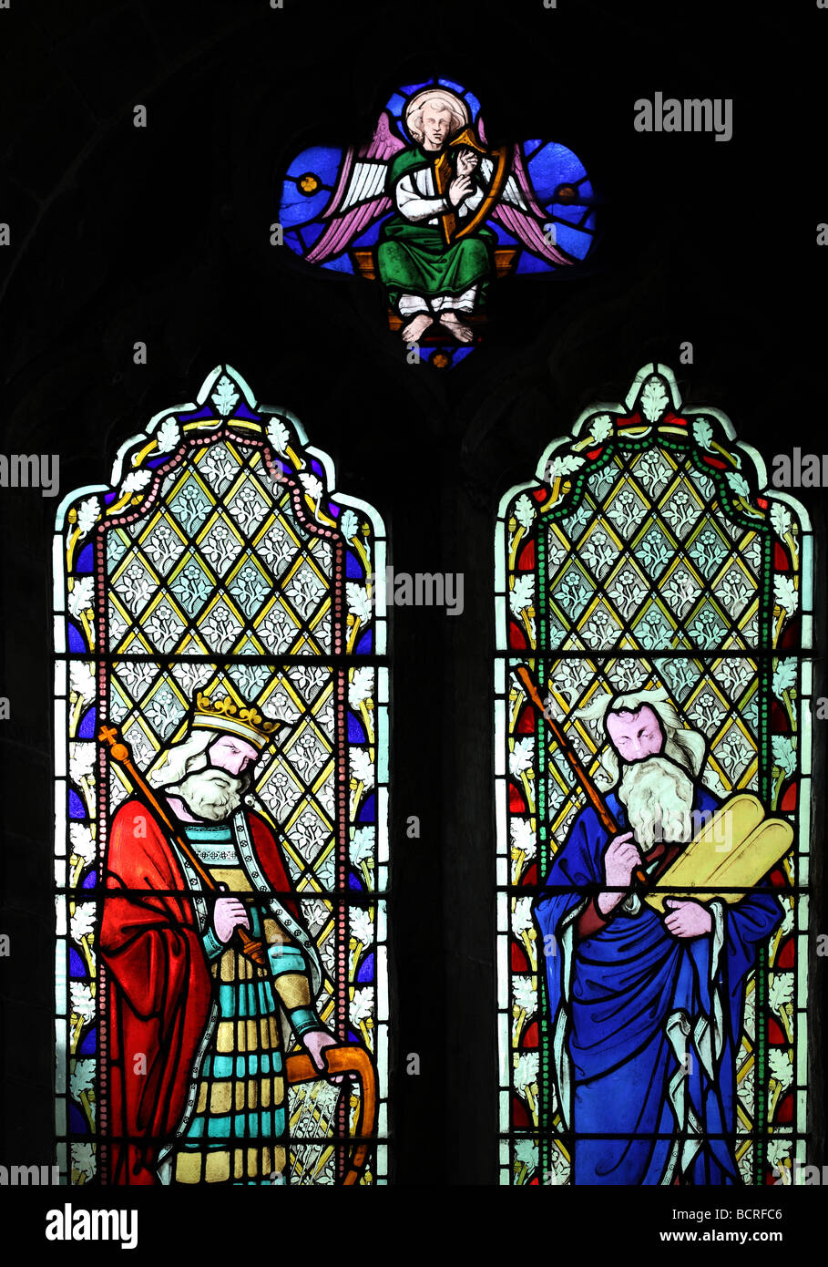 Prestbury chiesa st Pitter è religiosa cristiana in vetro colorato del patrimonio religioso cattolico icona religione iconica pregare graphic pic Foto Stock