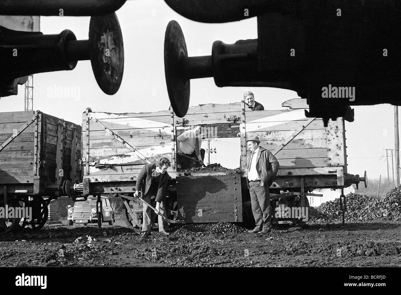 Unione nazionale dei lavoratori minerari che si accapiano il carbone per i pensionati e. Ospedali durante 1974 colpo FOTO DI DAVID BAGNALL carbone minatore Minatori che estraggono il Regno Unito Foto Stock