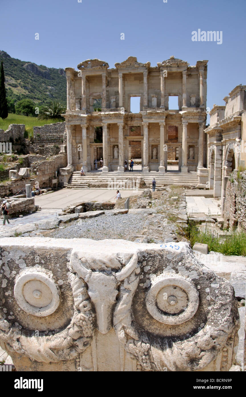 La Biblioteca di Celso, antica città di Efeso, Selcuk, Provincia di Smirne, Repubblica di Türkiye Foto Stock