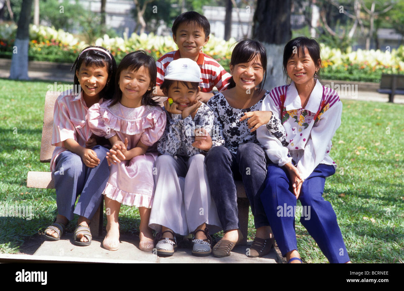 I bambini in cong vien van hoa park saigon Ho chi minh city vietnam Foto Stock