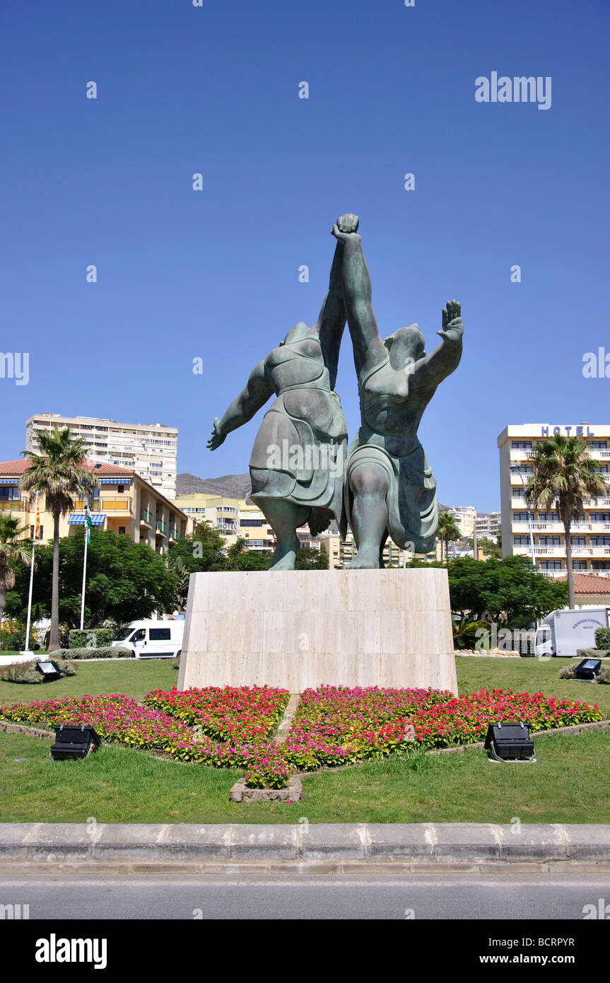 Statua sulla rotonda, Paseo Maritimo, Torremolinos, Costa del Sol, provincia di Malaga, Andalusia, Spagna Foto Stock