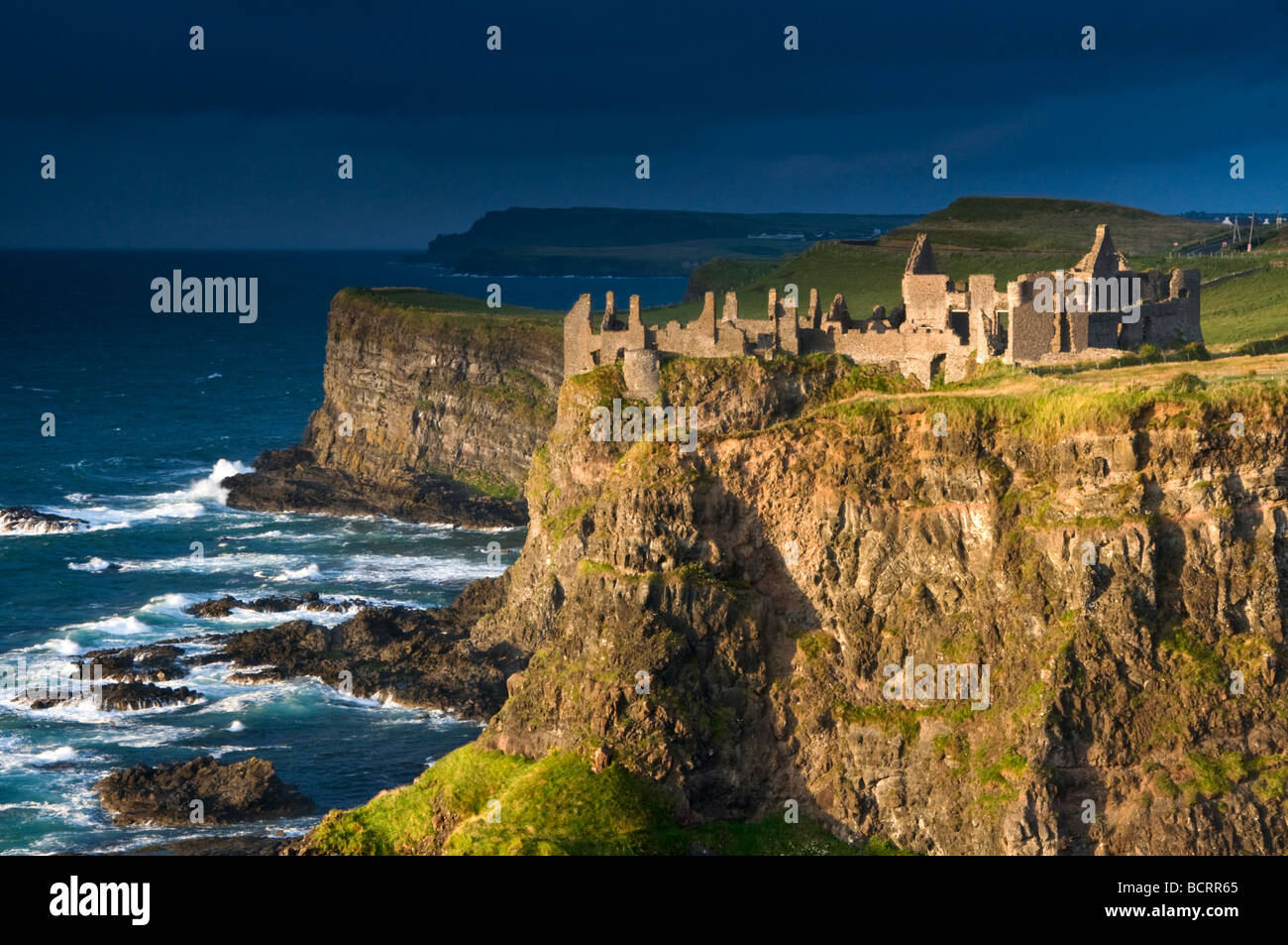 Dunluce Castle, Patrimonio Costa, County Antrim, Irlanda del Nord, Regno Unito Foto Stock